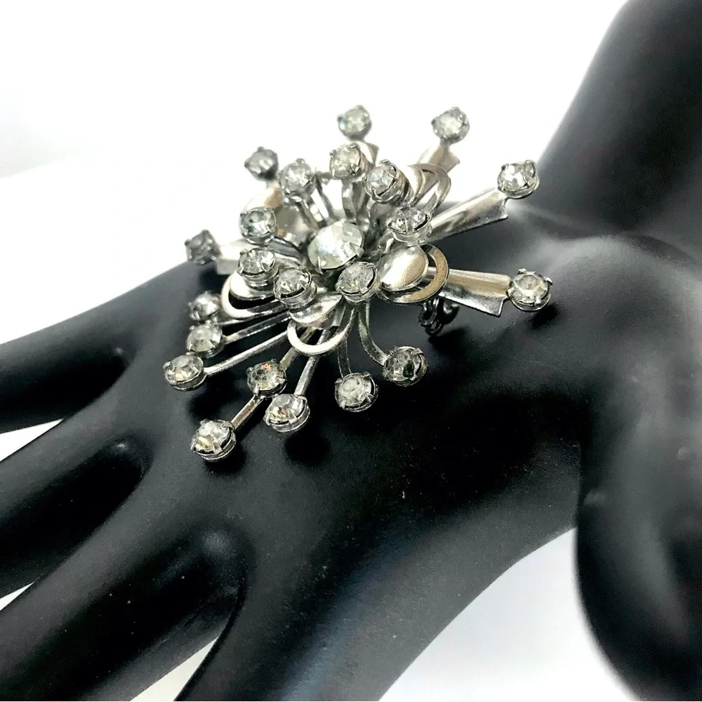 VINTAGE CIRCA 1960'S SILVER TONE CLEAR RHINESTONE SPUTNIK-LOOK BROOCH